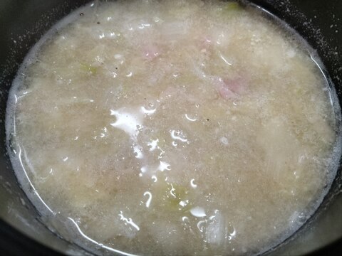 白菜ベーコン すりごまの味噌汁
